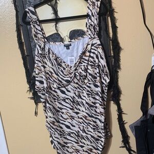#574 size 5 Torrid NWT Zebra Print Tank Top Black, Brown, Cream w/ ruched sides
